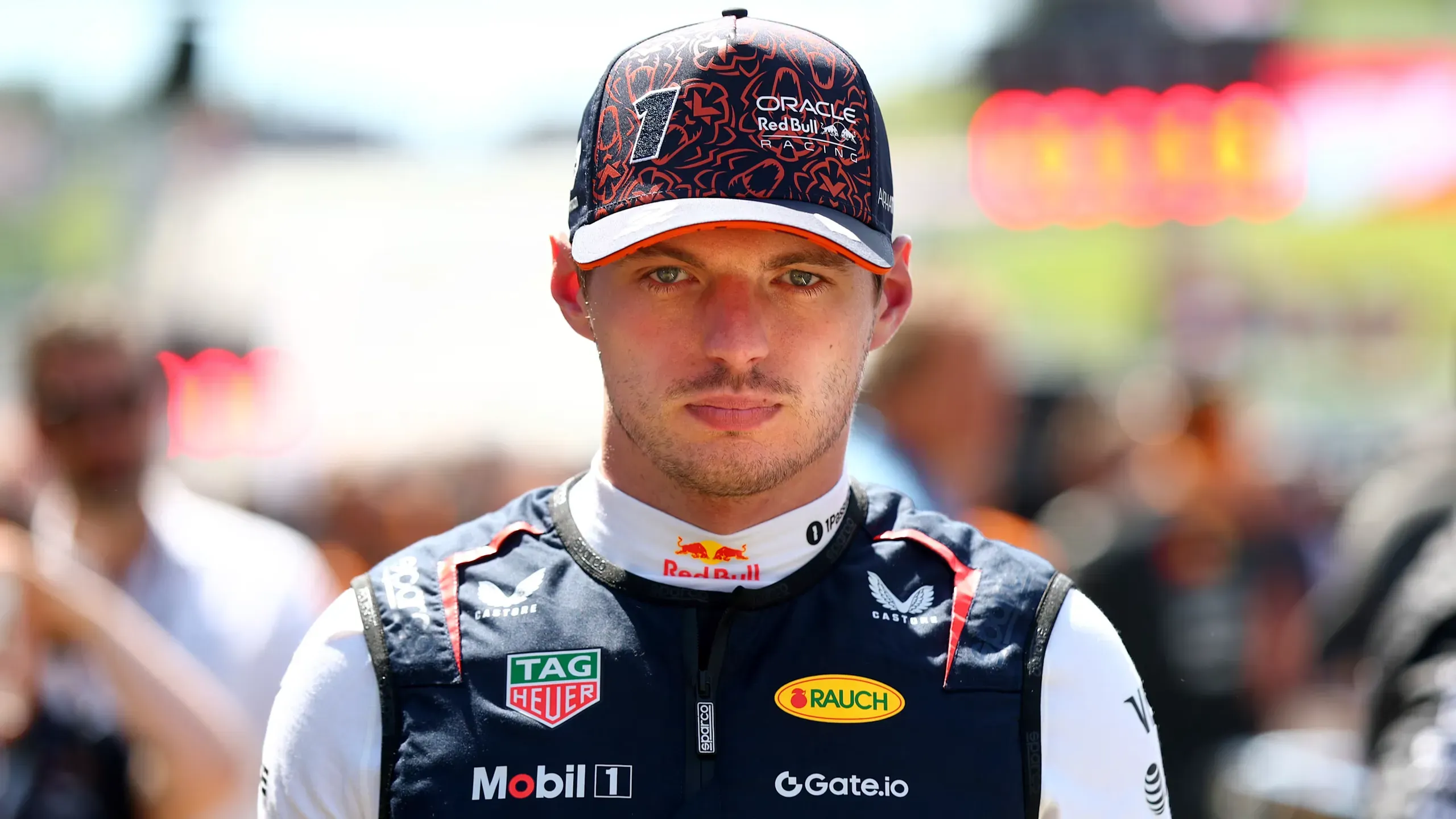 Verstappen desmente rumores sobre saída da Red Bull
